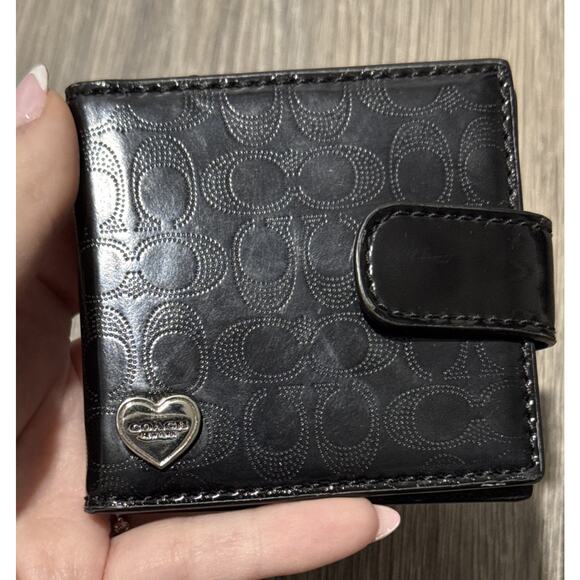 Coach Embossed Mirror Wallet (Silver) - RSP $70 - Authentic - Picture 3 of 5